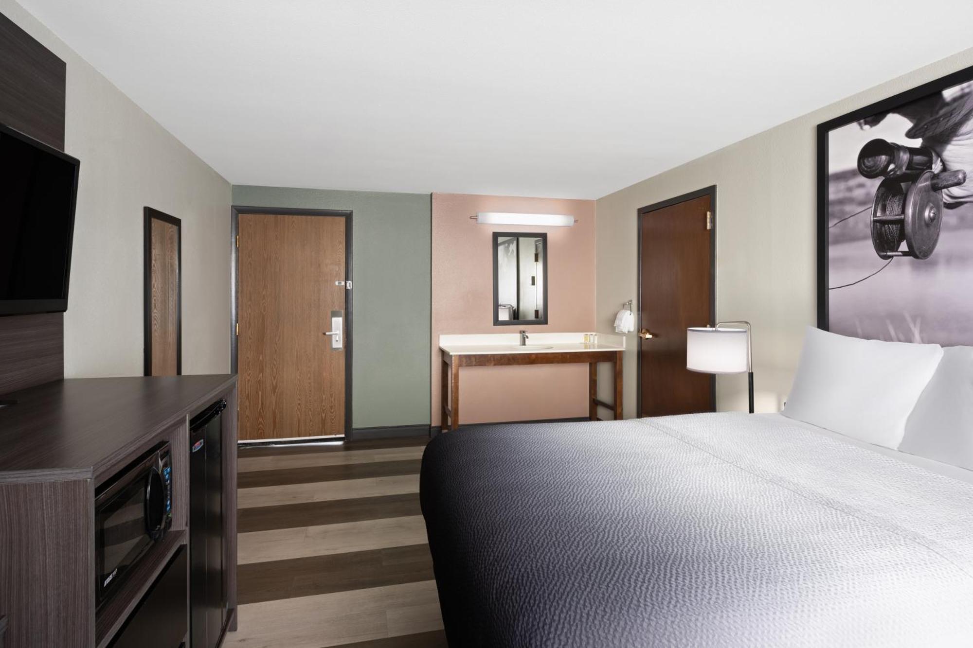 Super 8 By Wyndham Conrad Hotell Exteriör bild